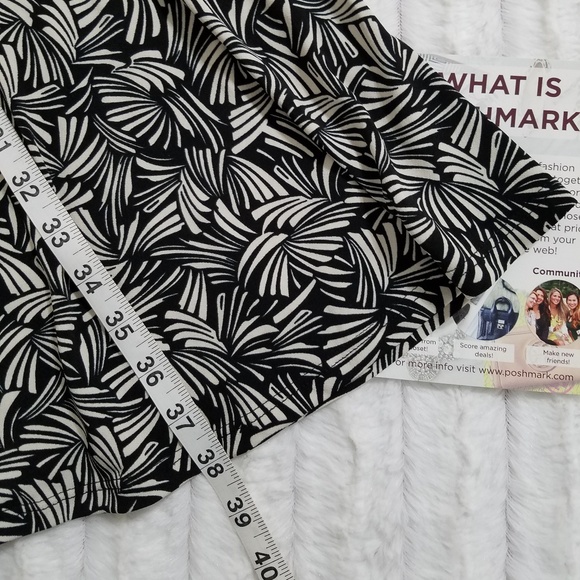 MY MICHELLE Black & white faux wrap dress neckline detail flattering Sm EUC - Picture 4 of 8